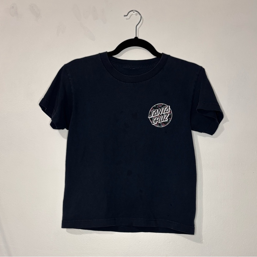 Santa Cruz Graphic Tee
Kids Size M (8-10)